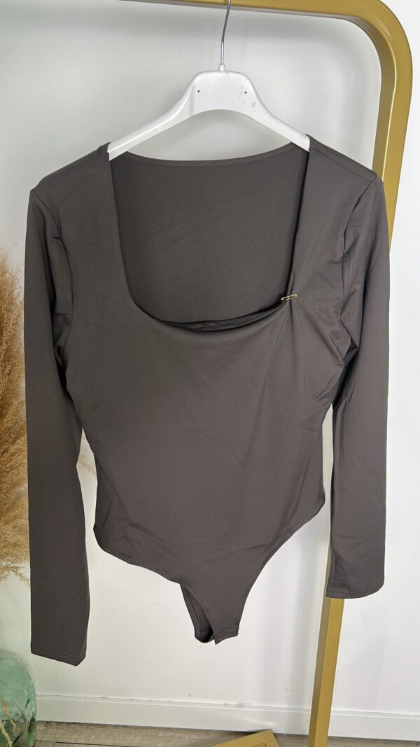 Body licra dura con cascos - Imagen 2