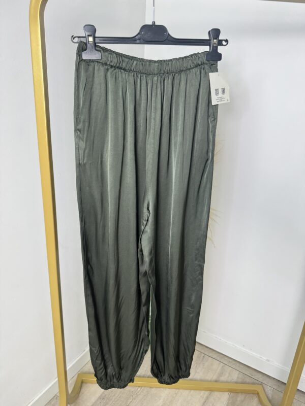 Pantalón bombacho satinado - Imagen 7
