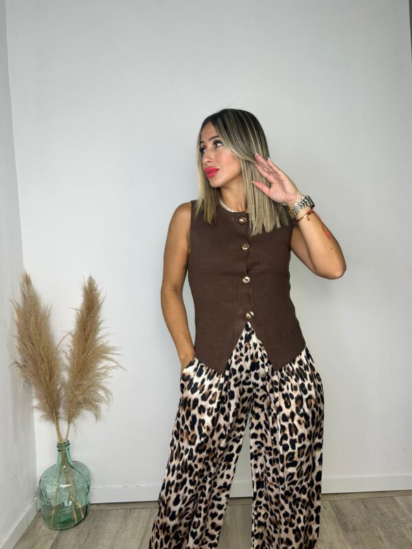 Pantalón satinado animal print - Imagen 2