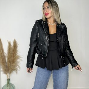 Chaqueta de cuero tachuelas