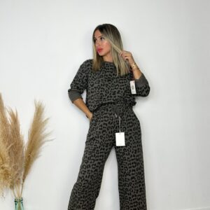 Conjunto chándal animal print